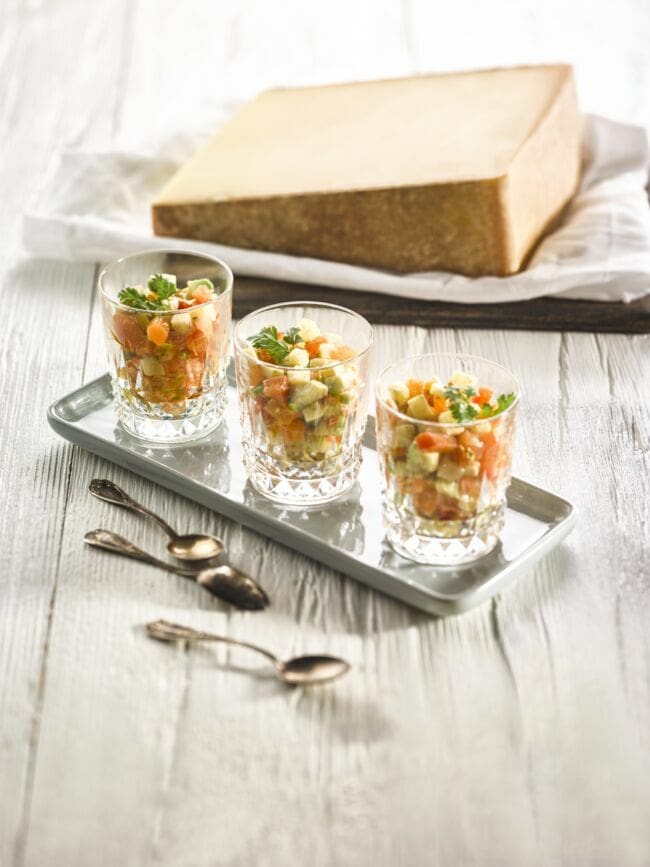 découvrez des recettes apéritives estivales délicieuses et rafraîchissantes pour égayer vos soirées d'été. des bouchées faciles à préparer aux cocktails colorés, trouvez l'inspiration pour impressionner vos invités lors de vos barbecues et fêtes en plein air.