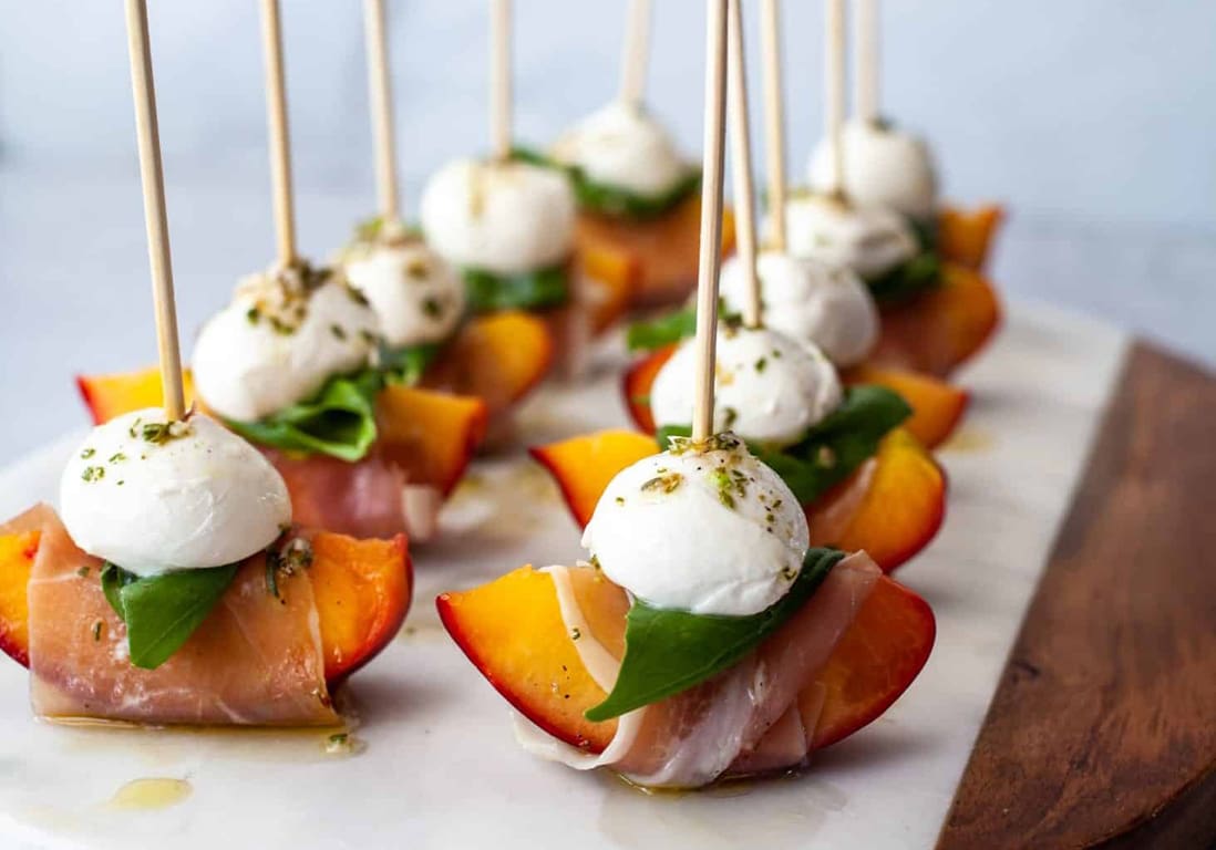 découvrez des recettes d'apéritifs estivaux savoureux et rafraîchissants pour égayer vos soirées d'été. des idées simples et délicieuses à réaliser pour impressionner vos invités et profiter des beaux jours.