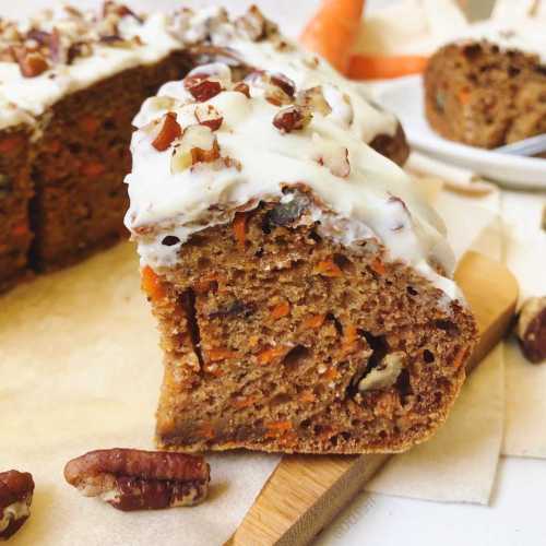 découvrez notre délicieuse recette de carrot cake, un dessert moelleux et savoureux alliant le goût subtil des carottes aux épices réconfortantes. facile à réaliser, ce gâteau vous séduira par son onctuosité et sa touche sucrée ! parfait pour les amateurs de pâtisserie et les moments gourmands.