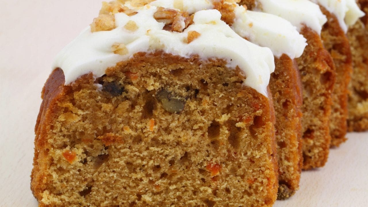 découvrez notre délicieuse recette de carrot cake, un gâteau moelleux aux carottes agrémenté d'épices savoureuses et recouvert d'un cream cheese onctueux. idéal pour toutes les occasions, ce dessert fera le bonheur de vos convives. suivez nos étapes simples et régalez-vous !