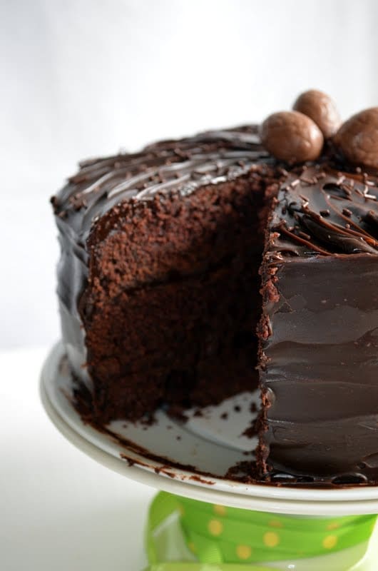 découvrez notre délicieuse recette de gâteau au chocolat pour pâques, parfaite pour célébrer cette fête en famille. un mélange savoureux de chocolat riche et de textures fondantes, idéal pour ravir les papilles des petits et des grands.