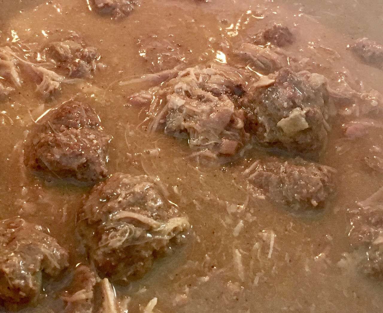 découvrez la délicieuse recette des pieds de cochon à la façon d'annie. un plat traditionnel savoureux qui ravira vos papilles avec des saveurs authentiques et réconfortantes. parfait pour un repas convivial en famille ou entre amis.