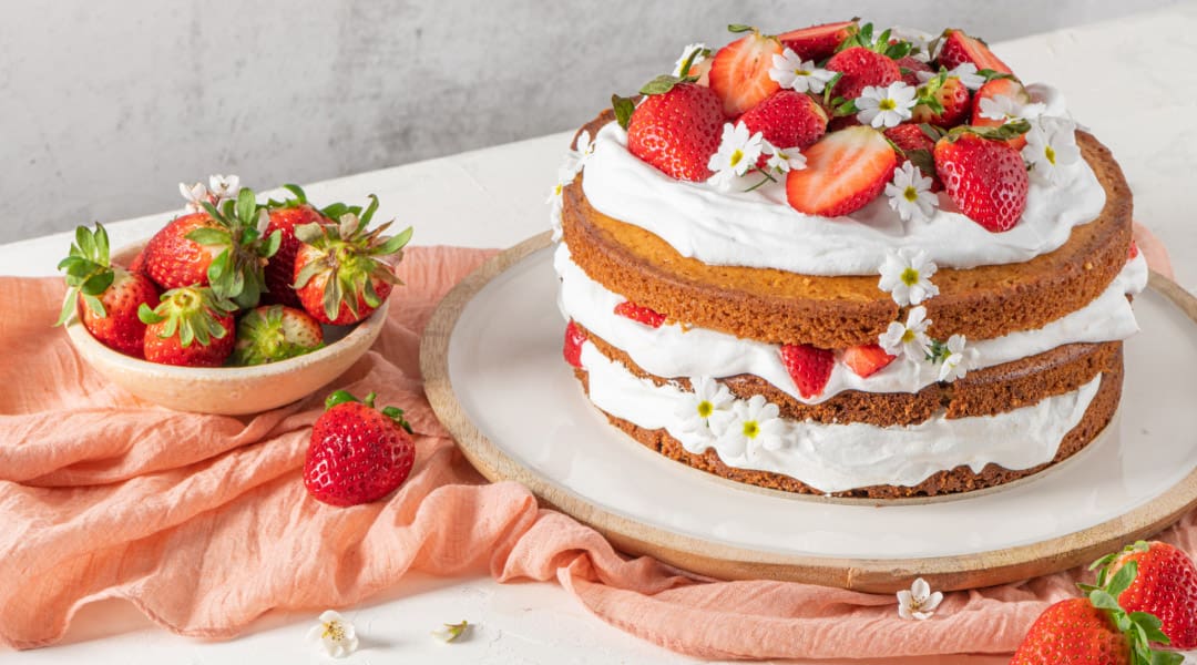découvrez notre délicieux gâteau éponge japonais aux fraises, une douceur légère et moelleuse qui allie la finesse de la pâtisserie nippone à la fraîcheur des fraises. parfait pour toutes vos occasions gourmandes !