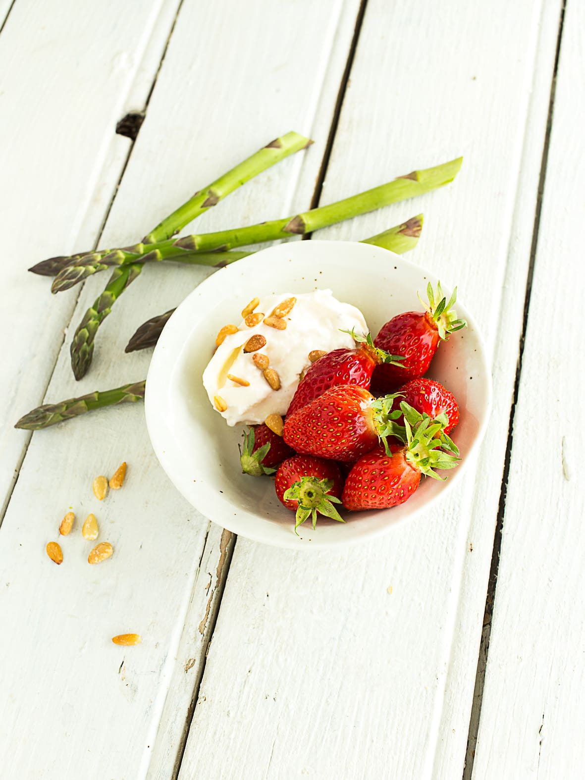 découvrez la tendance gourmande du moment : la burrata aux fraises. un mariage parfait de douceur et de fraîcheur qui ravira vos papilles. idéale pour apporter une touche originale à vos entrées ou à vos plats estivaux.