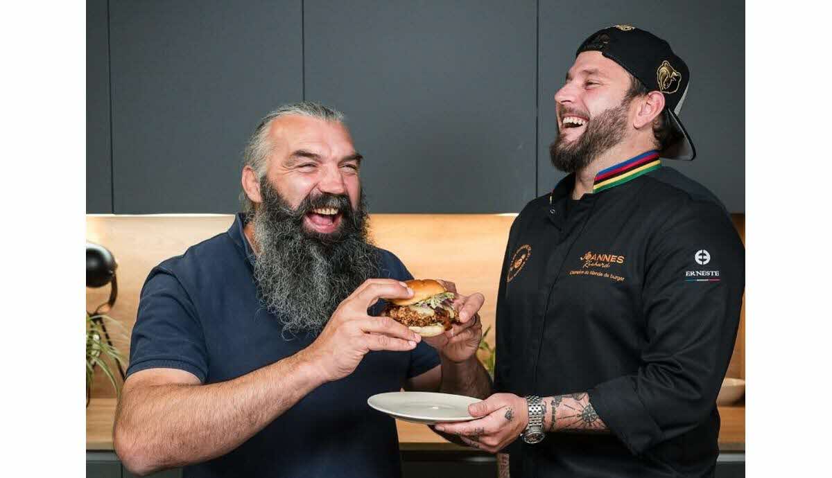 découvrez le meilleur des burgers avec notre champion du monde des burgers ! savourez des créations uniques, élaborées avec des ingrédients frais et de qualité, dans un cadre convivial. un voyage gustatif qui ravira les amateurs de viande et les végétariens. rejoignez-nous pour une expérience inoubliable !