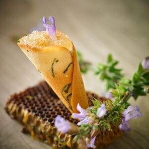 participez au défi culinaire de la côte d'émeraude et révélez vos talents de chef ! découvrez des recettes locales inspirées de la mer, des produits frais et un cadre enchanteur. rejoignez-nous pour une expérience gastronomique unique!