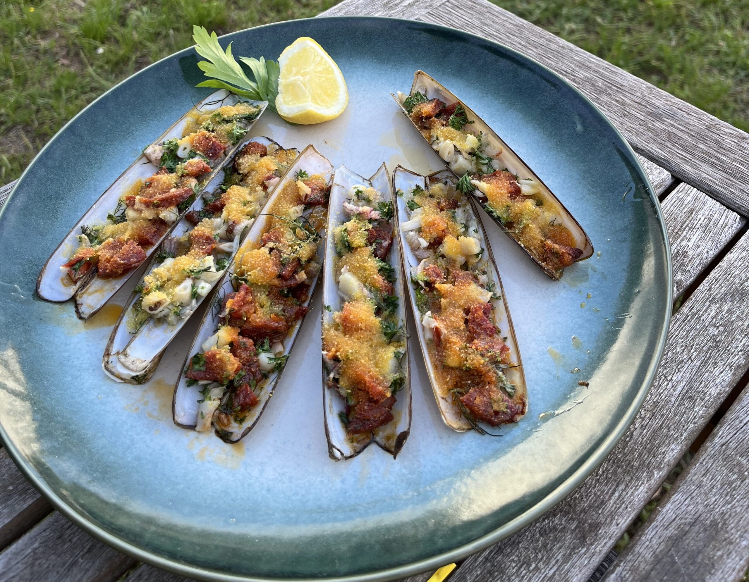 participez au défi culinaire de la côte d'émeraude et révisez vos talents en cuisine ! découvrez des recettes inspirées des produits locaux, partagez vos créations avec d'autres passionnés de gastronomie et dégustez les saveurs uniques de cette région magnifique. relevez le défi et devenez un maître cuisinier sur la côte d'émeraude !