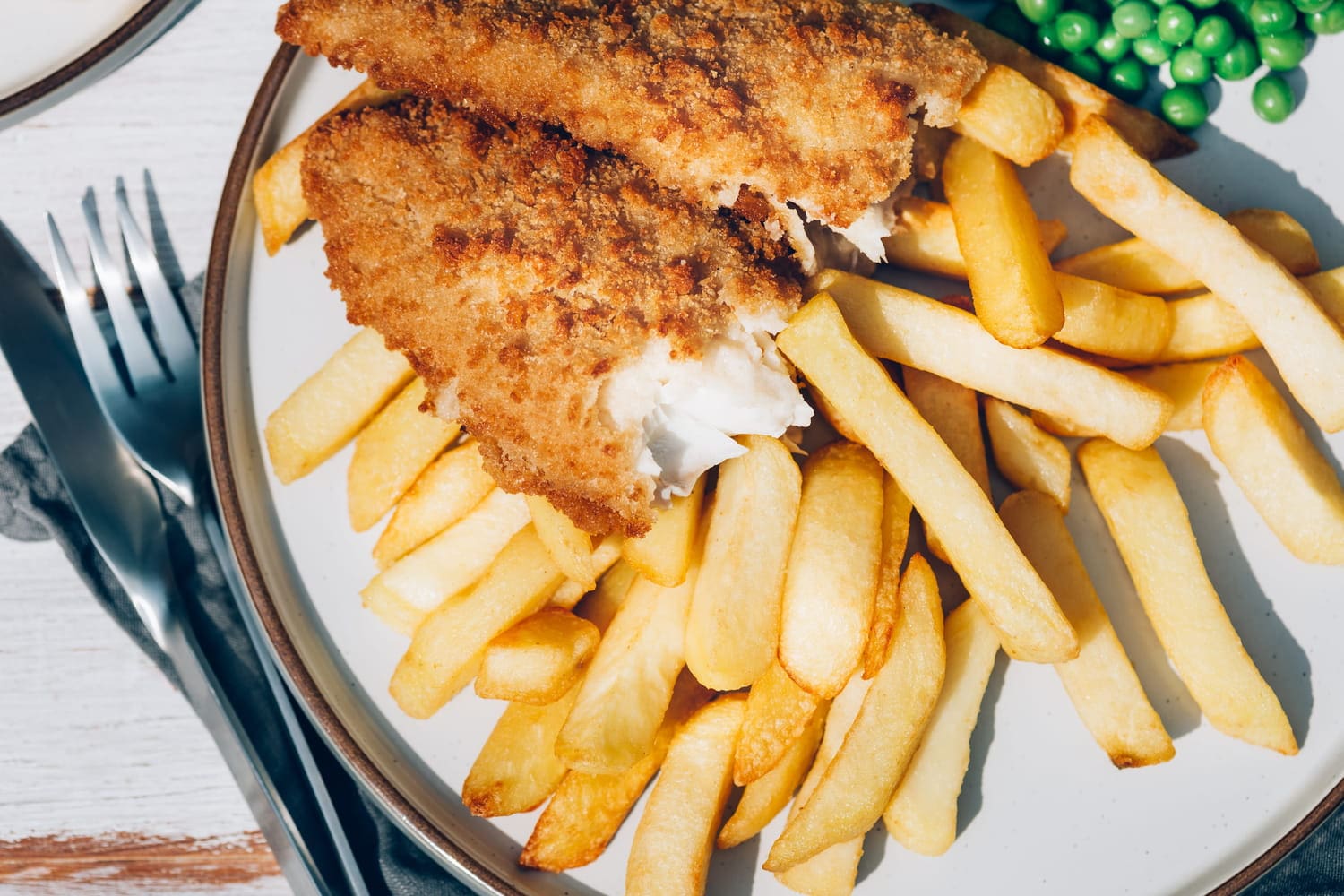 découvrez la délicieuse recette de poisson pané à la manière d'etchebest, parfaite pour toute la famille. apprenez à préparer ce plat savoureux avec des astuces du chef pour une croûte dorée et croustillante. un véritable régal qui allie simplicité et goût !
