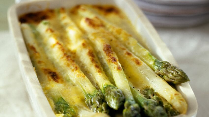 découvrez notre délicieuse recette d'asperges, parfaite pour sublimer vos plats avec une touche de fraîcheur et de saveurs. facile à préparer, cette recette met en valeur ce légume printanier plein de nutriments. soyez prêt à impressionner vos invités avec cette délicatesse pleine de goût !