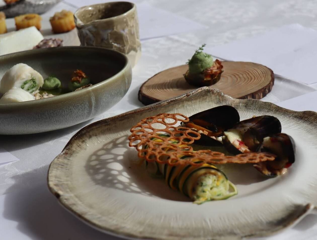 découvrez notre délicieuse recette de la côte d'émeraude, une spécialité culinaire qui allie saveurs maritimes et ingrédients frais. parfaite pour impressionner vos invités, cette recette simple et raffinée vous transportera au cœur de la bretagne. suivez nos étapes faciles et régalez-vous avec ce plat savoureux!