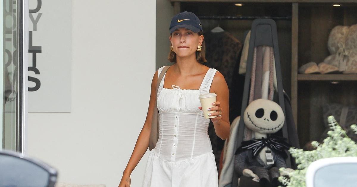 découvrez la recette matinale préférée de hailey bieber ! commencez votre journée avec des ingrédients frais et sains, tout en vous inspirant du style de vie de cette icône de la mode. parfaite pour un petit déjeuner délicieux et nourrissant.