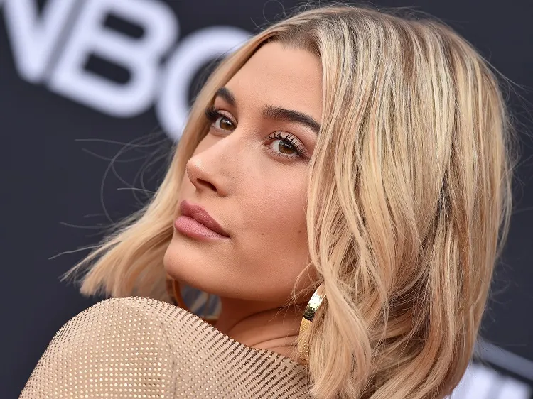 découvrez la recette matinale d'hailey bieber, une préparation saine et délicieuse pour bien commencer votre journée. inspirez-vous de ses choix nutritifs et savoureux pour un petit déjeuner tendance et revigorant.