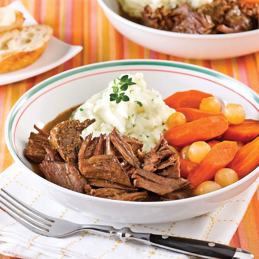 découvrez notre délicieuse vidéo recette de rôti de bœuf, parfaite pour vos repas en famille ou entre amis. suivez étape par étape nos conseils pour réussir un rôti tendre et savoureux qui ravira les papilles de vos convives.
