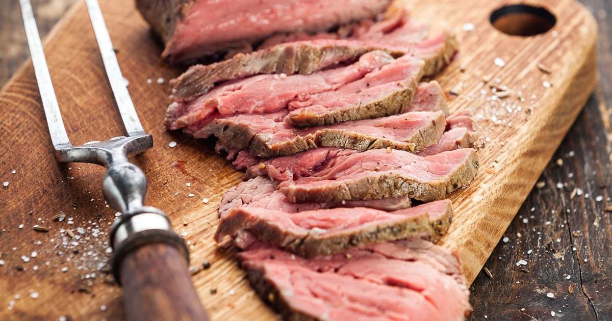 découvrez notre vidéo recette facile pour préparer un succulent rôti de bœuf, accompagné de conseils pratiques et d'astuces de cuisson pour régaler vos invités lors de vos repas en famille. suivez nos étapes simples et préparez un plat savoureux qui impressionnera à coup sûr !