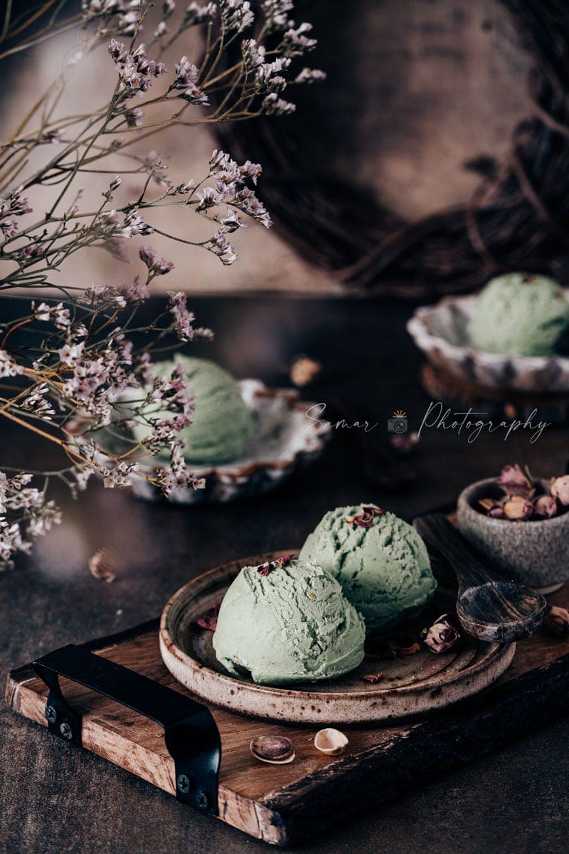découvrez notre délicieuse recette de glace à la pistache facile à réaliser chez vous. des ingrédients simples pour une texture crémeuse et un goût irrésistible qui ravira vos papilles. parfaite pour les chaudes journées d'été ou comme dessert gourmand !