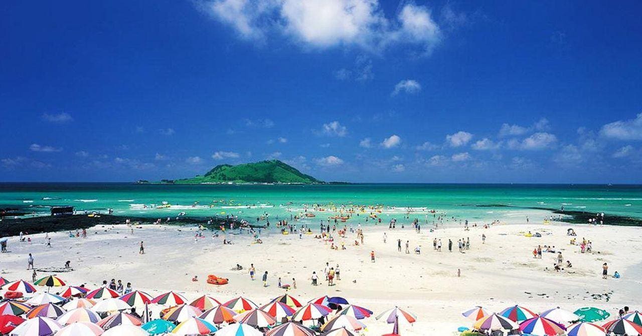découvrez l'île de jeju, un véritable paradis coréen alliant paysages volcaniques époustouflants, plages de sable fin et culture locale riche. parfait pour les amateurs de nature, de randonnée et de gastronomie authentique, jeju vous promet une expérience inoubliable.