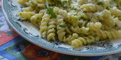 découvrez la recette savoureuse du pesto simone zanoni, une fusion parfaite d'ingrédients frais et authentiques. facilitez vos repas avec cette sauce traditionnelle italienne qui apportera une touche de gourmandise à vos plats préférés.