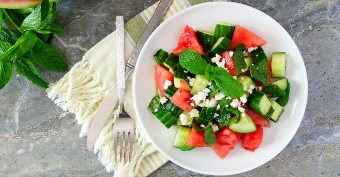 découvrez notre délicieuse recette estivale à base de pastèque, parfaite pour se rafraîchir durant les chaudes journées d'été. simple à réaliser, elle allie fraîcheur et saveurs sucrées pour un moment de gourmandise inoubliable.