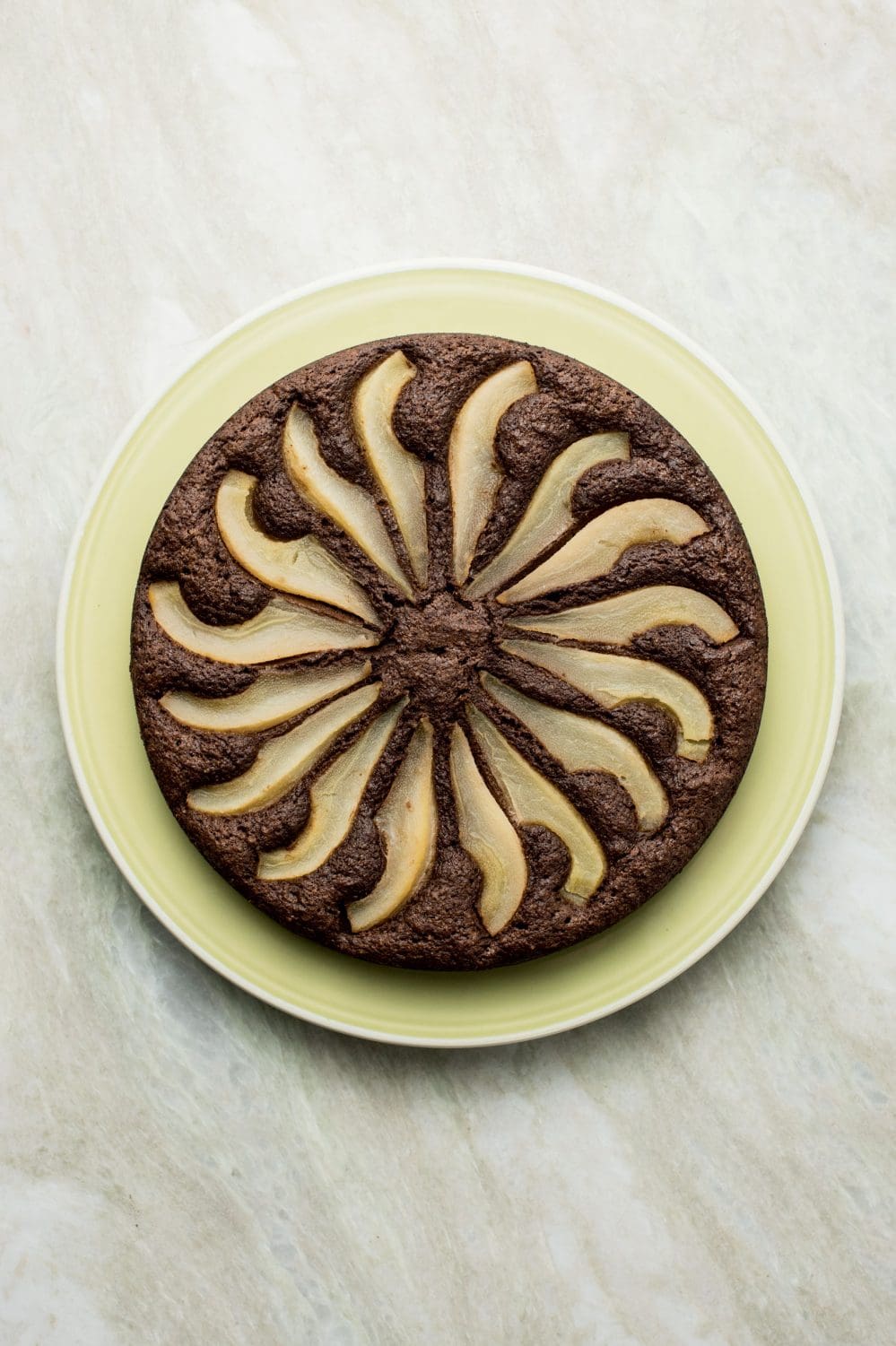découvrez notre délicieuse recette de poire au chocolat, un dessert exquis alliant la douceur des poires juteuses et le fondant du chocolat. parfait pour éblouir vos convives lors de vos dîners!