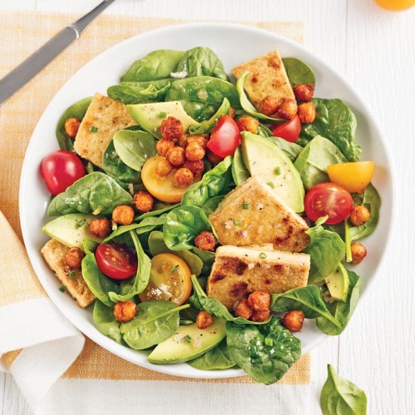 découvrez nos délicieuses salades protéinées, parfaites pour un repas équilibré et nourrissant. riches en protéines et en saveurs, elles sont idéales pour les sportifs et tous ceux qui souhaitent allier santé et plaisir. italiennes, méditerranéennes ou exotiques, trouvez la salade qui saura satisfaire vos envies!
