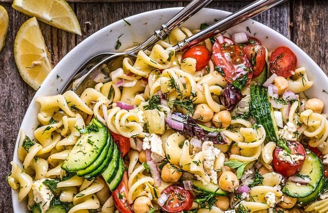 découvrez nos délicieuses salades protéinées, idéales pour un repas sain et équilibré. riches en nutriments et en saveurs, nos recettes variées raviront vos papilles tout en vous apportant l'énergie nécessaire pour la journée.