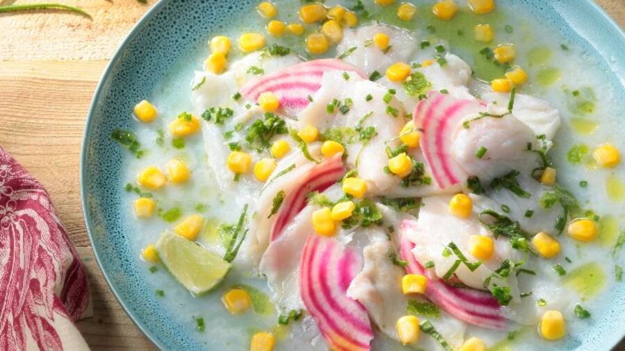 découvrez notre délicieuse recette de ceviche estivale, un plat frais et savoureux à base de poisson mariné, idéal pour les chaudes journées d'été. apprenez à préparer ce classique de la cuisine latino-américaine, plein de saveurs explosives et de légumes croquants.