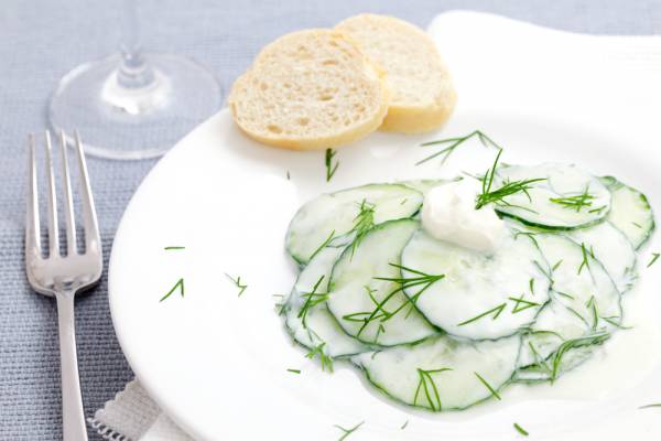 découvrez notre délicieuse recette de concombre à la juive, un plat frais et savoureux alliant concombres croquants et assaisonnements raffinés. idéal en entrée ou en accompagnement, cette préparation mettra en valeur vos repas d'été.
