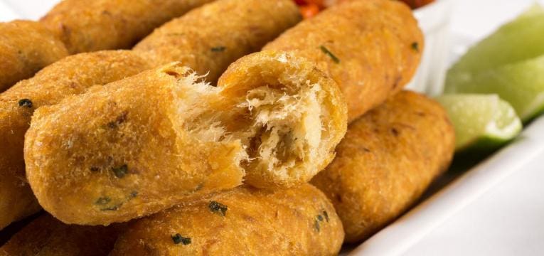 découvrez les saveurs authentiques de la cuisine portugaise, un voyage culinaire au cœur des traditions gastronomiques du portugal. des plats emblématiques comme la bacalhau à la brasa aux délicieuses pâtisseries comme les pastéis de nata, explorez des recettes savoureuses et des astuces pour reproduire ces délices chez vous.