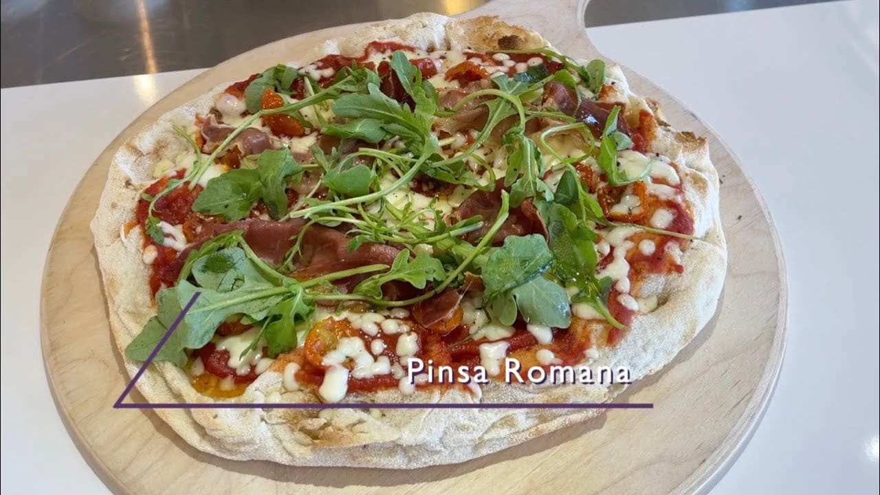 découvrez la pâte à pinsa romana, idéale pour un apéritif savoureux et original. fabriquée à partir d'ingrédients de qualité, elle promet de régaler vos convives avec des saveurs authentiques et une texture légèrement croustillante. parfaite pour vos soirées entre amis ou en famille, laissez libre cours à votre créativité en la garnissant selon vos envies !