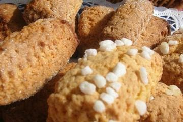 découvrez notre délicieuse recette de canistrelli en vidéo ! apprenez à préparer ces biscuits corses croustillants et savoureux, parfaits pour accompagner un café ou à déguster à tout moment de la journée. suivez nos étapes simples et réalisez des canistrelli dignes des meilleures confiseries. regardez dès maintenant !