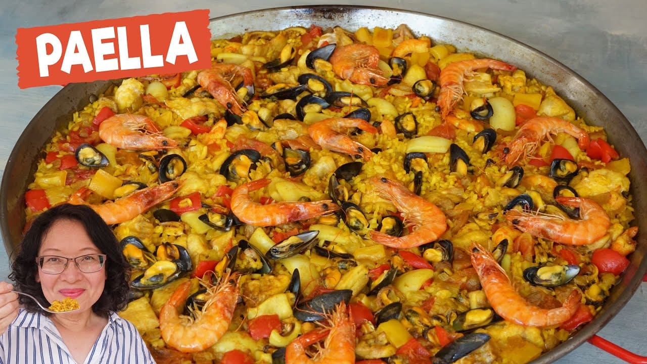 dégustez le riz aux fruits de mer baléares, un plat savoureux et coloré qui marie les délicates saveurs des fruits de mer frais avec un riz parfaitement cuit, parfumé aux épices méditerranéennes. idéal pour une escapade culinaire ensoleillée!