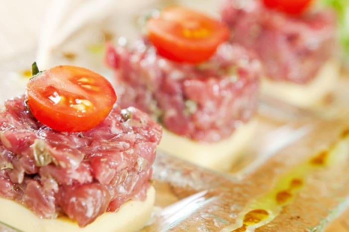 découvrez notre recette rapide de tartare d'été, un plat frais et savoureux parfait pour les journées ensoleillées. idéal pour impressionner vos invités, ce tartare associe des ingrédients simples et gourmands en un rien de temps.