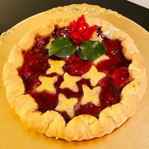 découvrez la délicieuse tarte de linz, une pâtisserie traditionnelle autrichienne alliant une pâte sablée croustillante et une confiture de fruits, souvent rehaussée d'amandes et d'épices. idéale pour les gourmets, à déguster en dessert ou lors de vos pauses café.
