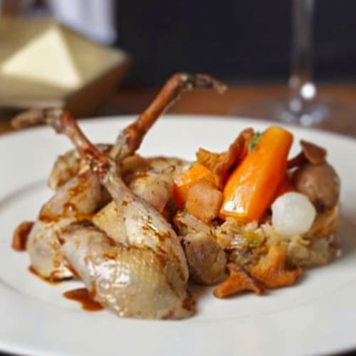 découvrez le bar rôti de guy martin, une expérience culinaire unique où le chef étoilé met en avant les saveurs délicates du bar, sublimées par des techniques de cuisson traditionnelles. une invitation à un voyage gustatif inoubliable dans un cadre raffiné.