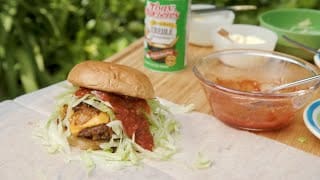 découvrez les recettes incontournables de smashburger par george motz, l’expert du burger américain. astuces, ingrédients et secrets pour réussir un smashburger savoureux chez vous.