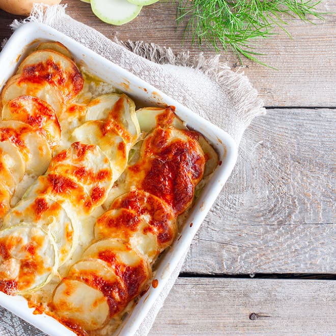 découvrez notre délicieuse recette de gratin de courgettes, idéale pour un repas d'été léger et savoureux. facile à préparer, ce plat ensoleillé met à l'honneur les saveurs de la saison !