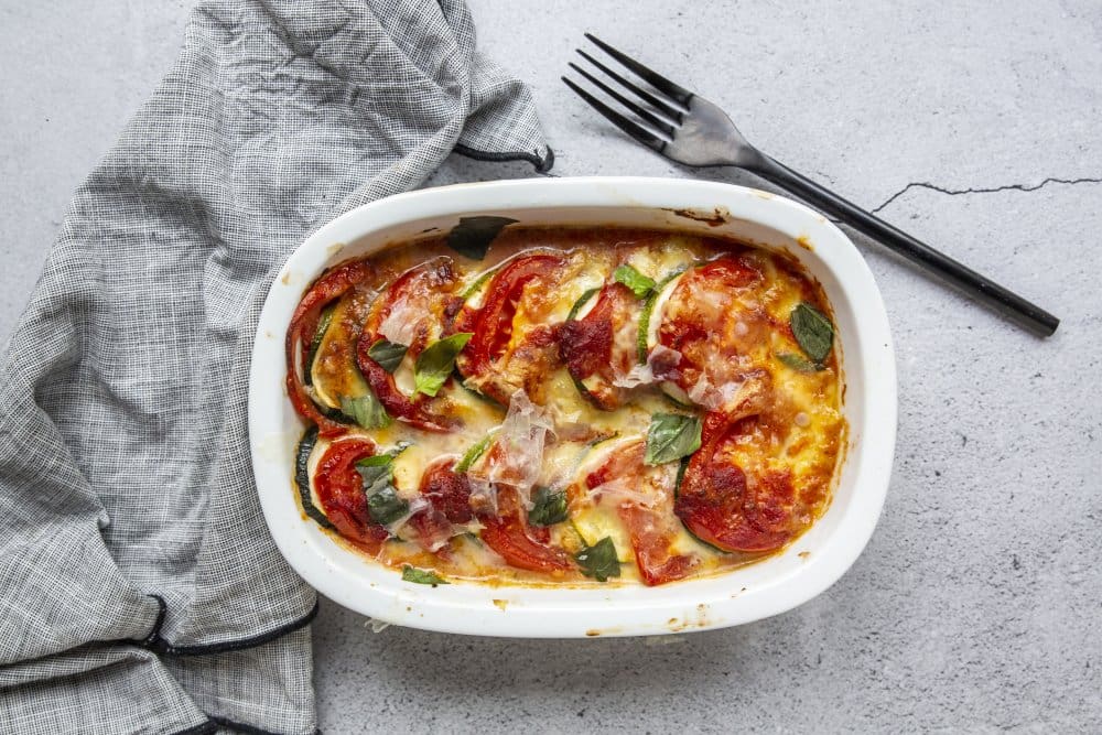 découvrez une délicieuse recette de gratin de courgettes, idéale pour l'été. facile et rapide à préparer, ce plat léger met en valeur la fraîcheur des courgettes de saison. parfait pour un repas en famille ou entre amis !