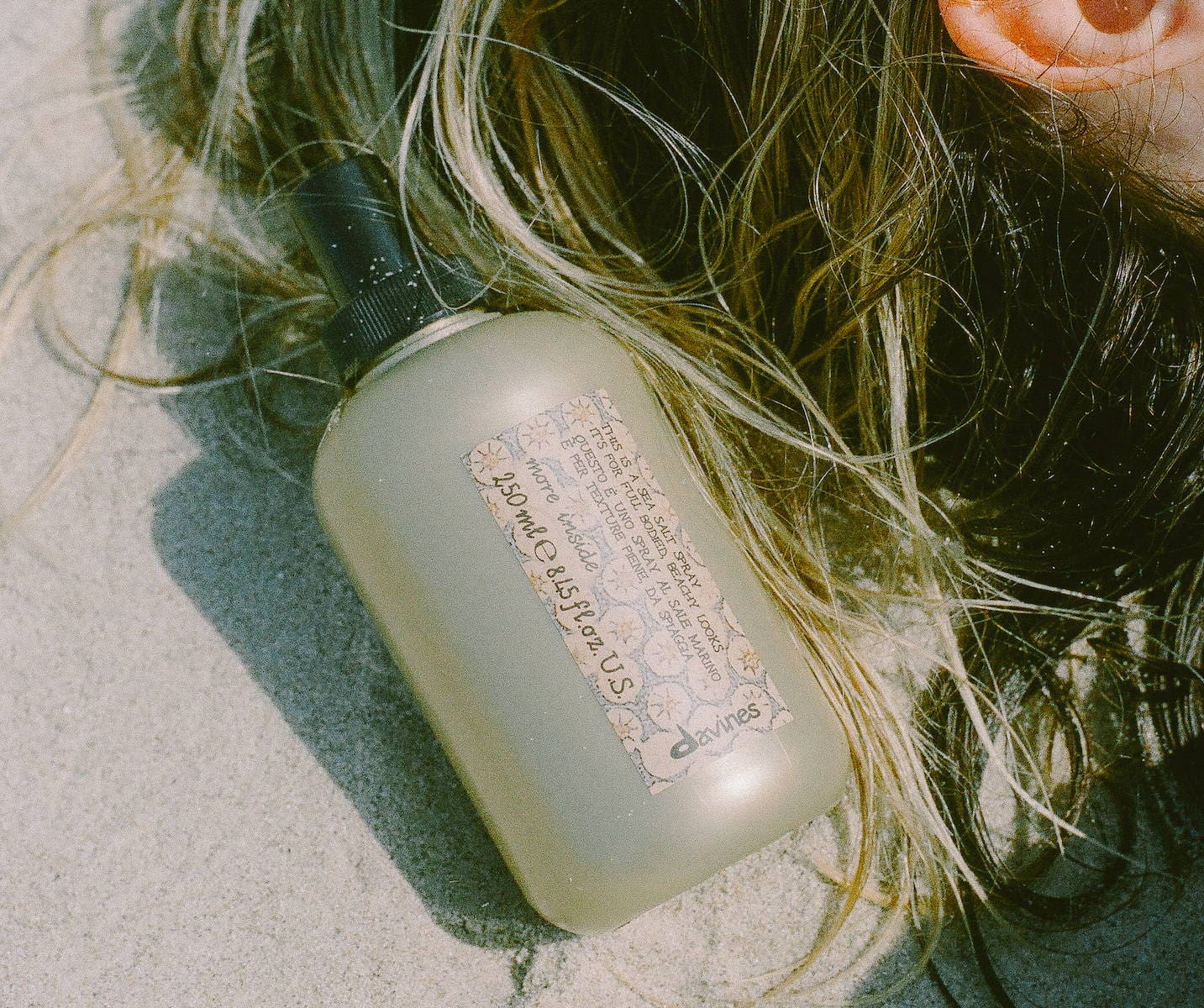 découvrez l'importance du sea salt spray en 2025 : un produit incontournable pour des cheveux texturés et élégants. plongez dans les bienfaits de cette solution naturelle pour un styling effortless, tout en adoptant des tendances capillaires modernes.