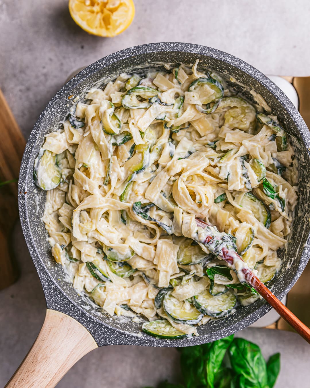 découvrez nos recettes de pâtes one-pot faciles et rapides : un seul plat, moins de vaisselle, pour des repas savoureux et pratiques au quotidien.