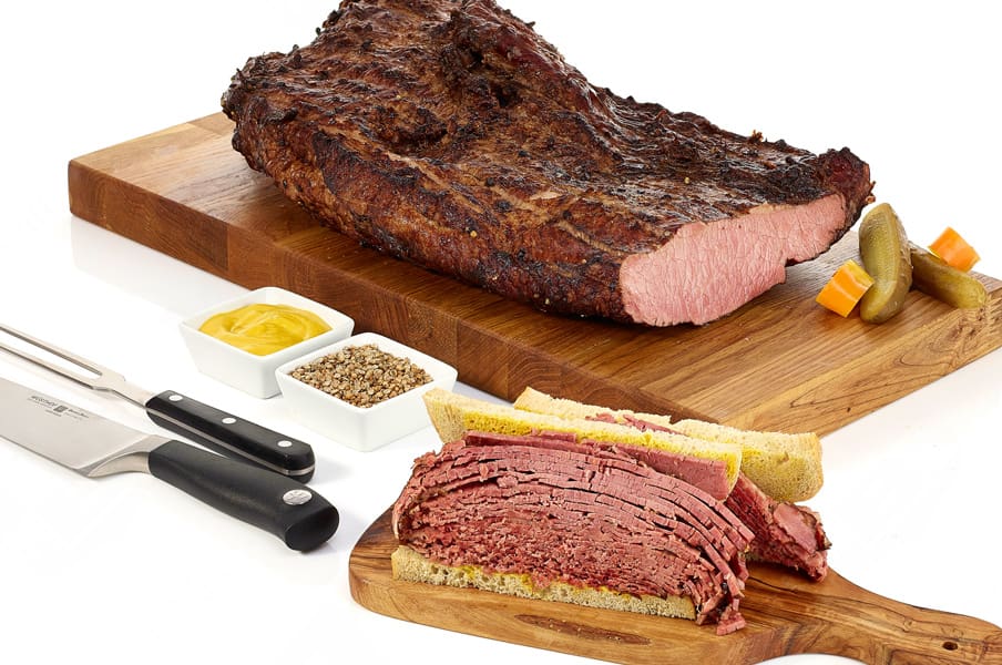 découvrez comment préparer une savoureuse poitrine de boeuf fumée, tendre et juteuse, idéale pour vos repas conviviaux. astuces de cuisson et conseils pour une viande parfaitement parfumée.