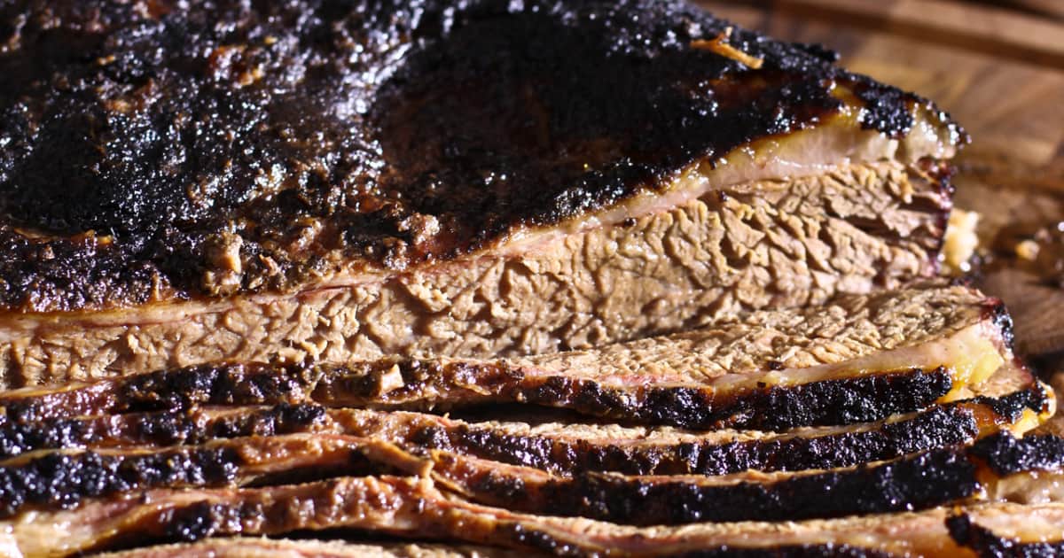découvrez notre recette savoureuse de poitrine de bœuf fumée, tendre et juteuse. idéale pour un barbecue ou un repas convivial, cette préparation au goût authentique ravira les amateurs de viande.