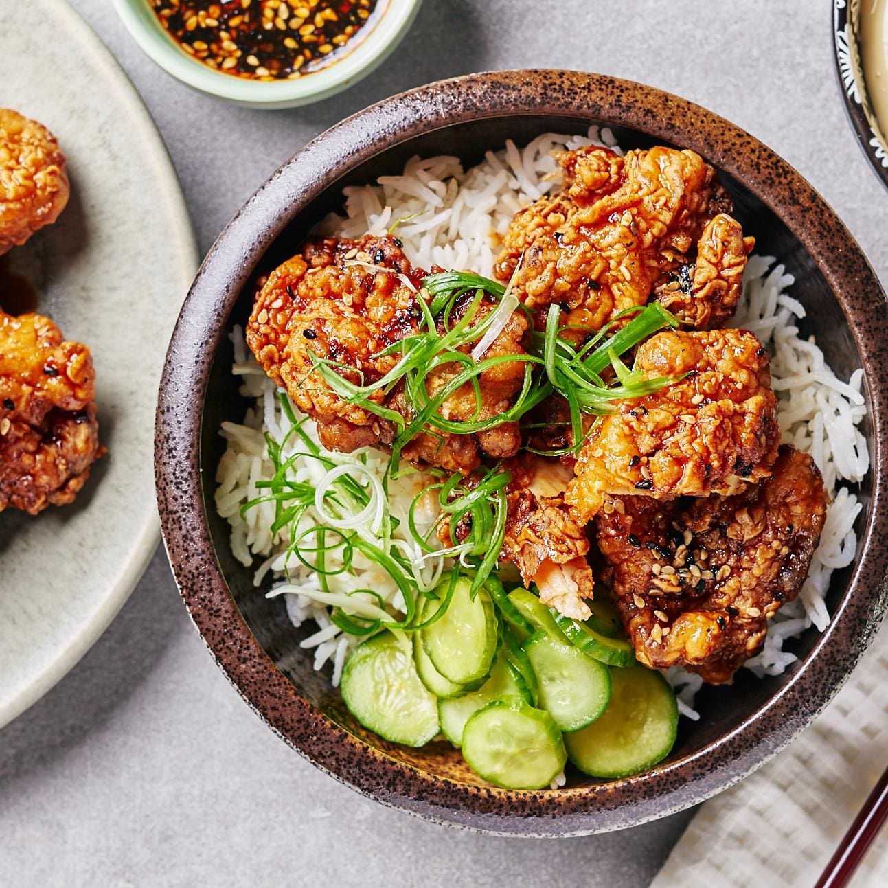 découvrez toutes les astuces pour réussir un délicieux poulet frit croustillant et savoureux. recettes, conseils de cuisson et accompagnements pour sublimer votre table !