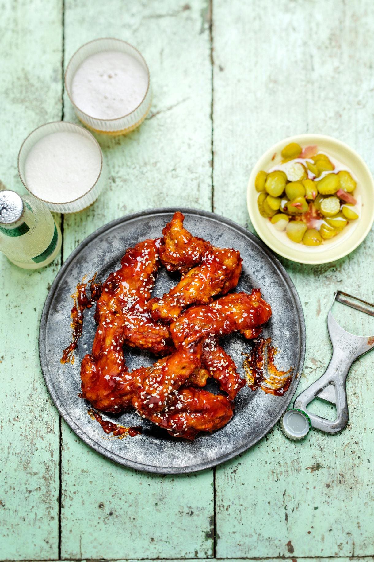 découvrez la recette du poulet frit : une viande tendre et juteuse, enrobée d'une panure croustillante et dorée. astuces, ingrédients et étapes simples pour réussir un délicieux poulet frit à la maison !