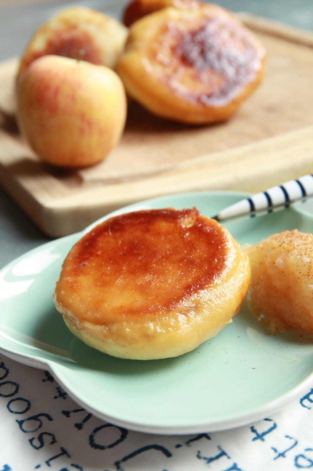découvrez notre délicieuse recette de dampfknepfle, ces petits gnocchis moelleux à la vapeur, parfaits pour accompagner vos plats. faciles à préparer, ils raviront vos convives grâce à leur texture légère et aérienne. plongez dans la tradition culinaire allemande et régalez-vous avec cette spécialité incontournable!