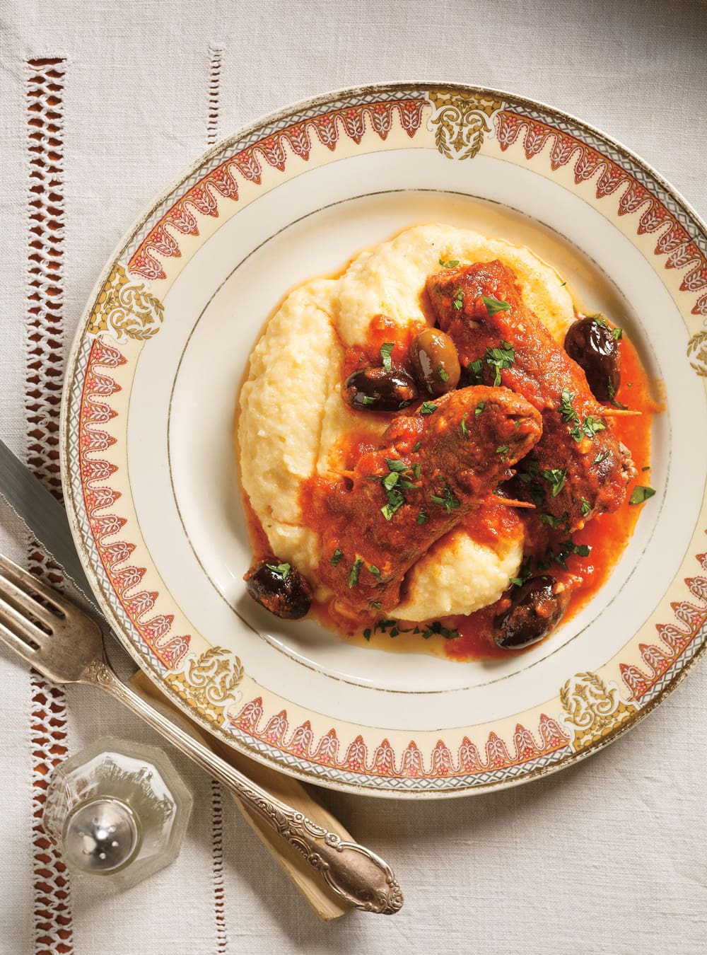 découvrez notre recette de polenta facile à préparer, savoureuse et crémeuse. parfaite en accompagnement ou en plat principal, cette polenta maison ravira toute la famille !
