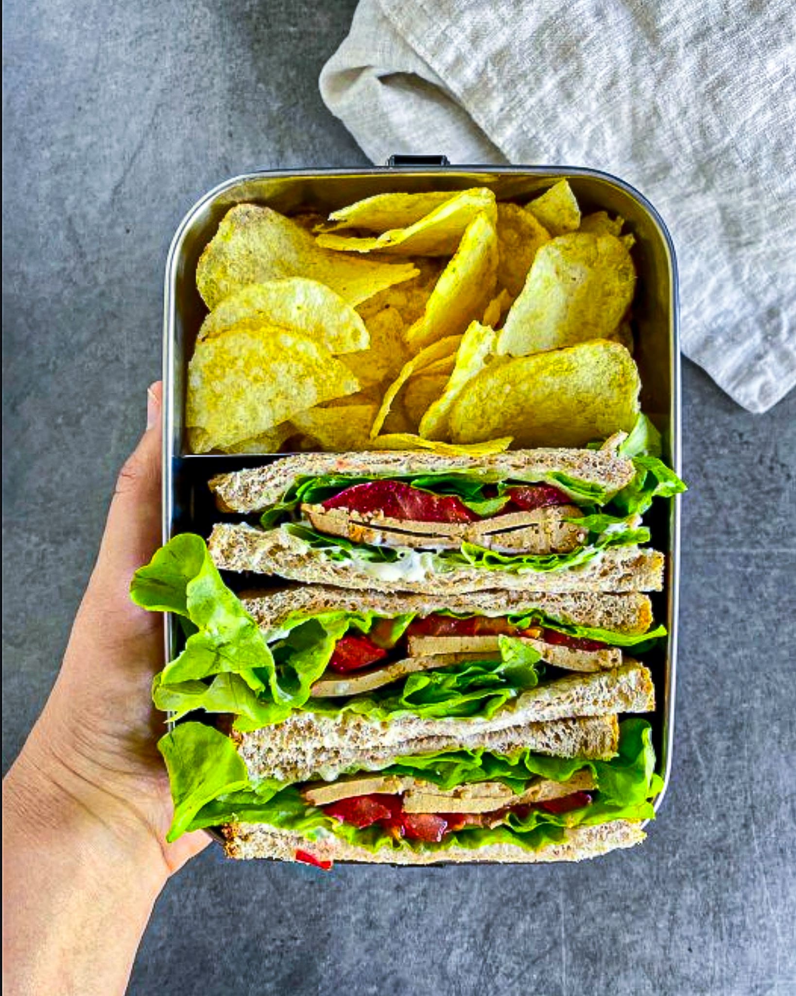 découvrez des recettes de sandwichs végétariens idéales pour l'été, pleines de saveurs fraîches et saines. parfaites pour vos pique-niques et barbecues, ces sandwichs raviront vos papilles tout en respectant vos choix alimentaires.