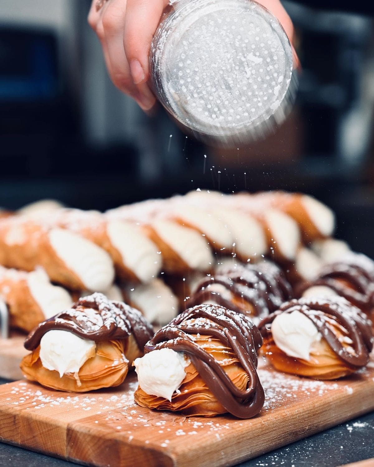 découvrez notre révision de la recette du nutella : un délice crémeux au chocolat et à la noisette fait maison. suivez nos étapes simples pour réaliser votre propre pâte à tartiner gourmande, sans conservateurs ni additifs. parfait pour les petits déjeuners ou les goûters!