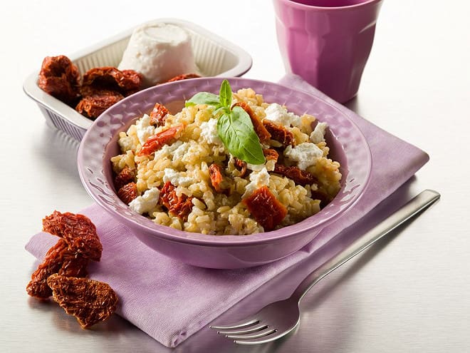 découvrez notre savoureux risotto aux tomates confites, un plat crémeux et riche en saveurs méditerranéennes. parfait pour impressionner vos invités ou pour un repas réconfortant en famille.