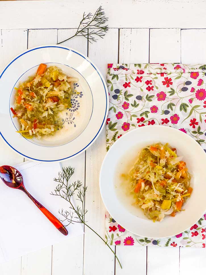 découvrez notre recette de soupe aux choux authentique, un plat réconfortant et savoureux, parfait pour réchauffer vos soirées d'hiver. préparée avec des ingrédients frais et traditionnels, cette soupe est riche en saveurs et en bienfaits. idéale pour toute la famille!