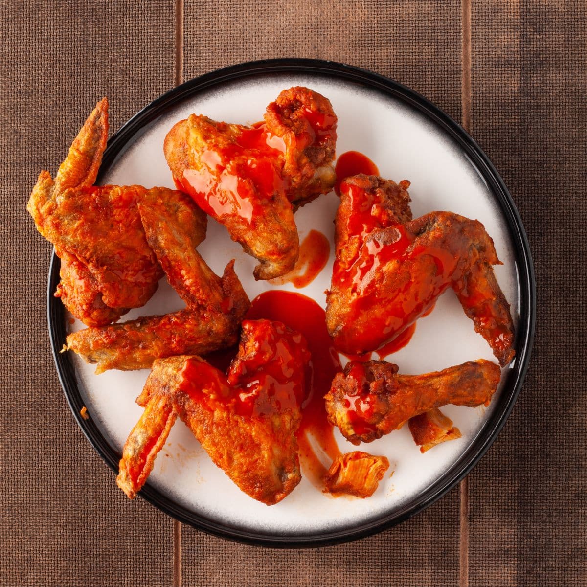 savourez la recette authentique des ailes de poulet cleveland : une spécialité croustillante et épicée, parfaite pour l'apéritif ou vos soirées entre amis. facile, rapide et irrésistible !